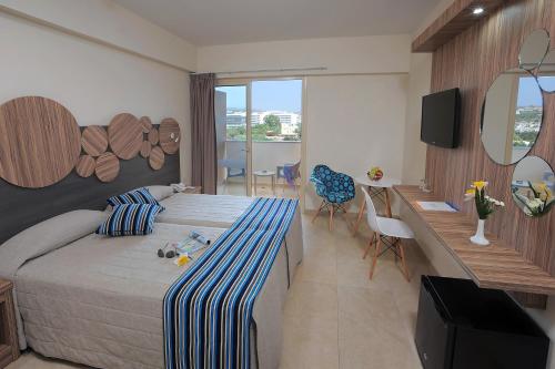 Standard Double or Twin Room image 3