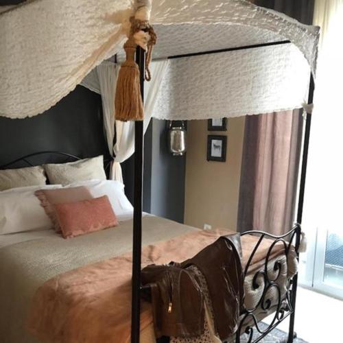 Double Room with Private External Bathroom room in La dimora del Casanova B&B boutique
