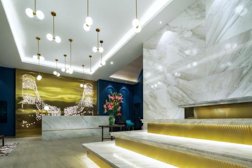 Moon and Chalice in Kunming Moon and Chalice in Kunming