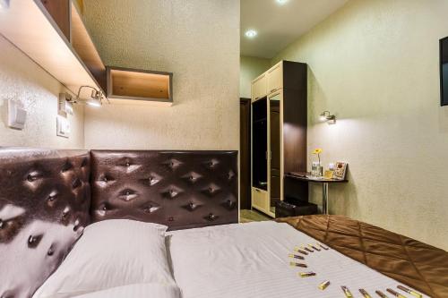 فندق أمستردام (Amsterdam Hotel) in بتروجرادسكي دسترك فندق أمستردام (Amsterdam Hotel) in بتروجرادسكي دسترك