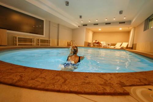 Swimming pool, Style Hotel Grifone in Palu Swimming pool, Style Hotel Grifone in Palu