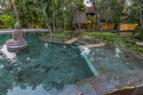 Swimming pool, Hotel Pondok Sari Beach & SPA Resort in Pemuteran Swimming pool, Hotel Pondok Sari Beach & SPA Resort in Pemuteran