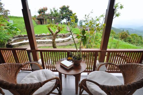Balcony/terrace, Puri Lumbung Cottages, Restaurant & Spa, Munduk in Munduk Balcony/terrace, Puri Lumbung Cottages, Restaurant & Spa, Munduk in Munduk