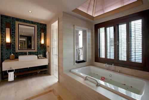 Bathroom, ROBINSON KHAO LAK in Khao Lak Bathroom, ROBINSON KHAO LAK in Khao Lak