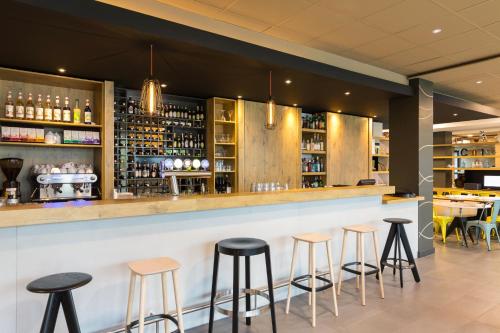 Food and beverages, Ibis Zurich Messe Airport Hotel near Hallenstadion Food and beverages, Ibis Zurich Messe Airport Hotel near Hallenstadion