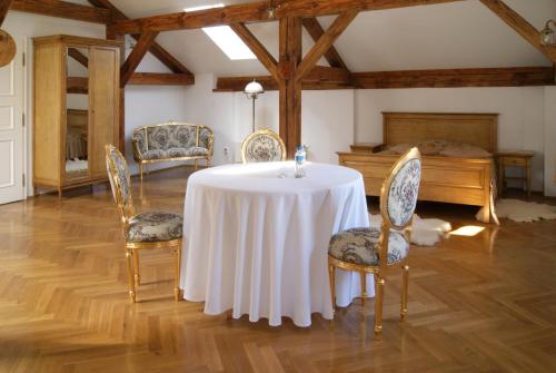 Palac Lochow in Lochow Palac Lochow in Lochow