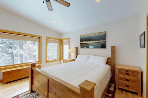 Chipmunk Cabin in Green Mountain Falls (CO) Chipmunk Cabin in Green Mountain Falls (CO)