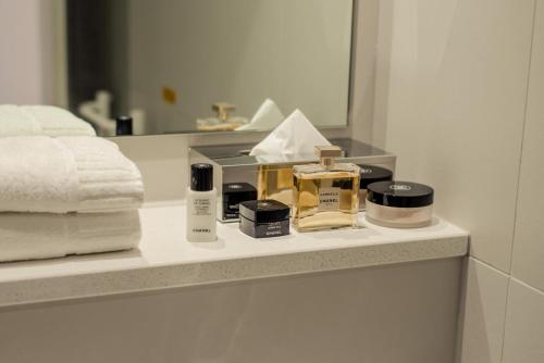 This photo about PREMIER SUITES Reading shared on HyHotel.com