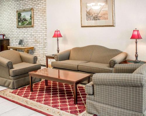 ردهة, Quality Inn & Conference Center Franklin Downtown in فرانكلين ردهة, Quality Inn & Conference Center Franklin Downtown in فرانكلين