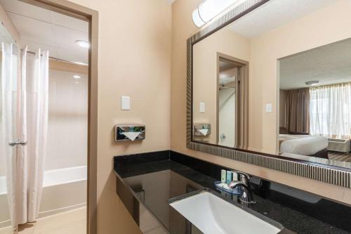 This photo about Quality Inn Pasadena Houston shared on HyHotel.com