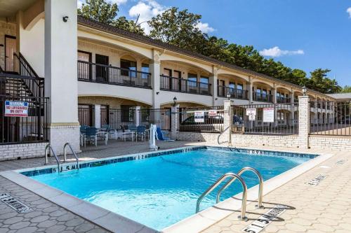 This photo about Motel 6 Tyler shared on HyHotel.com