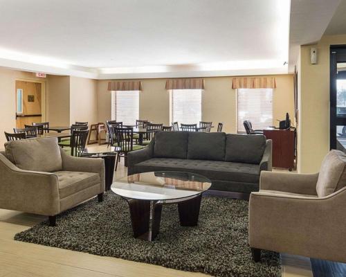 Előcsarnok, Quality Inn Richmond Airport in Richmond (Virginia) Előcsarnok, Quality Inn Richmond Airport in Richmond (Virginia)