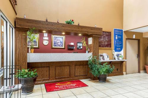 Lobby, Econo Lodge Inn & Suites Fairview Heights - St. Louis in Fairview Heights (IL) Lobby, Econo Lodge Inn & Suites Fairview Heights - St. Louis in Fairview Heights (IL)