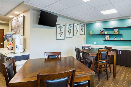 บริการและสิ่งอำนวยความสะดวก, ซับเออร์เบิน สตูดิโอส์ โมนากา - พิตต์สเบิร์ก (Suburban Studios Monaca - Pittsburgh) in โมนาคา (PA) บริการและสิ่งอำนวยความสะดวก, ซับเออร์เบิน สตูดิโอส์ โมนากา - พิตต์สเบิร์ก (Suburban Studios Monaca - Pittsburgh) in โมนาคา (PA)