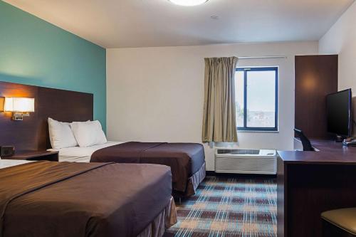 ซับเออร์เบิน สตูดิโอส์ โมนากา - พิตต์สเบิร์ก (Suburban Studios Monaca - Pittsburgh) in โมนาคา (PA) ซับเออร์เบิน สตูดิโอส์ โมนากา - พิตต์สเบิร์ก (Suburban Studios Monaca - Pittsburgh) in โมนาคา (PA)