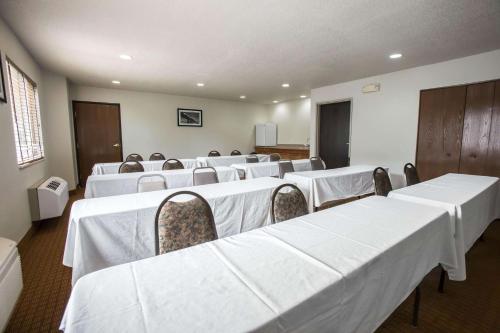 會議室/宴會廳, 斯利普酒店 羅克福德 I-90 (Sleep Inn Rockford I-90) in 羅克福德 (IL) 會議室/宴會廳, 斯利普酒店 羅克福德 I-90 (Sleep Inn Rockford I-90) in 羅克福德 (IL)