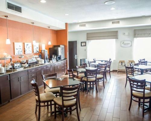 餐飲選擇, 近I-64斯利普奧法倫酒店 (Sleep Inn O'Fallon near I-64) in 奧法隆 (IL) 餐飲選擇, 近I-64斯利普奧法倫酒店 (Sleep Inn O'Fallon near I-64) in 奧法隆 (IL)