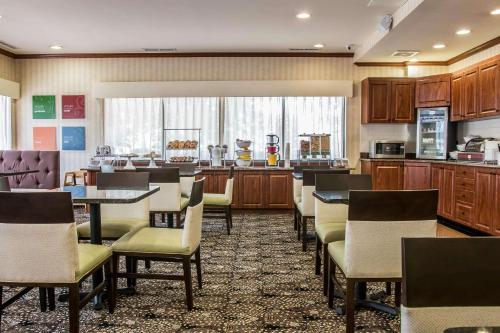 Їжа та напої, Comfort Suites in Canton Їжа та напої, Comfort Suites in Canton