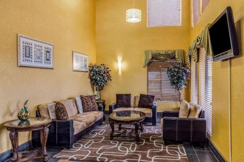 Lobby, Quality Inn in Rolla (MO) Lobby, Quality Inn in Rolla (MO)