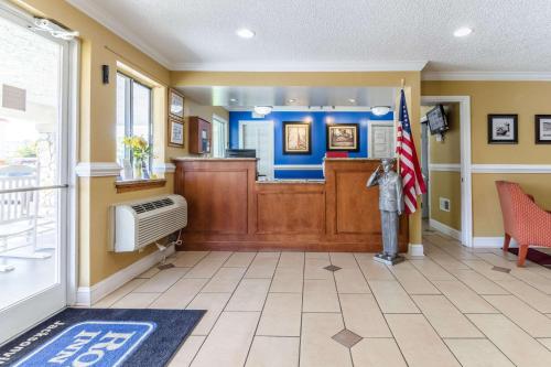 大堂, Rodeway Inn & Suites Jacksonville near Camp Lejeune in 阿什塔比拉 (NC) 大堂, Rodeway Inn & Suites Jacksonville near Camp Lejeune in 阿什塔比拉 (NC)