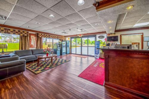 大堂, 伊克諾拉奇旅館 (Econo Lodge) in 月桂山 (NJ) 大堂, 伊克諾拉奇旅館 (Econo Lodge) in 月桂山 (NJ)