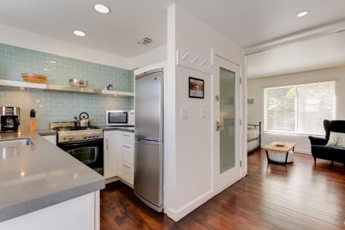 This photo about Venice Beach Vacation Condos shared on HyHotel.com