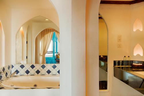 Bathroom, Jetwing Lighthouse in Galle Bathroom, Jetwing Lighthouse in Galle