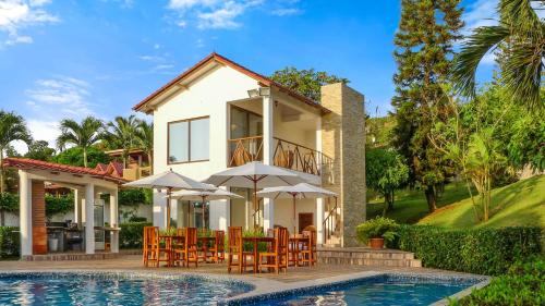 Ulaz, Sunset Gardens in Olon Ulaz, Sunset Gardens in Olon