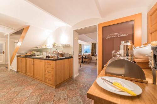 Food and beverages, Hotel Garni Getreuer Eckart in Ostseebad Binz Food and beverages, Hotel Garni Getreuer Eckart in Ostseebad Binz