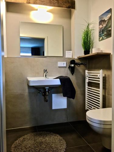 Bathroom, Alpenstyle Apartment neben der Therme in Flecken Bathroom, Alpenstyle Apartment neben der Therme in Flecken