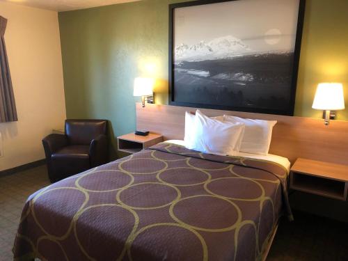 Super 8 By Wyndham Bend in Bend (OR) Super 8 By Wyndham Bend in Bend (OR)