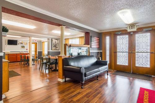Lobby, Econo Lodge Jacksonville near Little Rock Air Force Base in Jacksonville Lobby, Econo Lodge Jacksonville near Little Rock Air Force Base in Jacksonville
