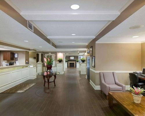 Αίθουσα υποδοχής, Quality Inn & Suites Little Rock West in Λιτλ Ροκ(Αρκάνσας) Αίθουσα υποδοχής, Quality Inn & Suites Little Rock West in Λιτλ Ροκ(Αρκάνσας)