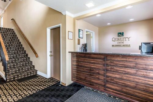 Lobby, Quality Inn near Hearst Castle in San Simeon (CA) Lobby, Quality Inn near Hearst Castle in San Simeon (CA)