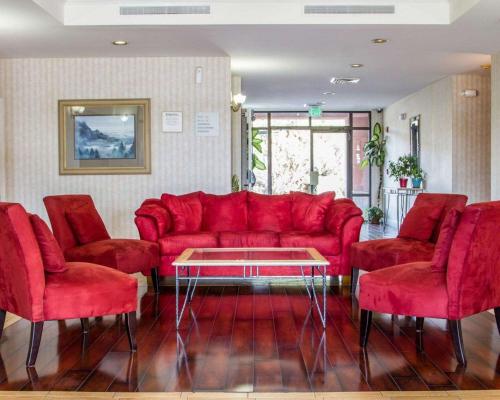Αίθουσα υποδοχής, Rodeway Inn Watsonville in Γουάτσονβιλ(Καλιφόρνια) Αίθουσα υποδοχής, Rodeway Inn Watsonville in Γουάτσονβιλ(Καλιφόρνια)