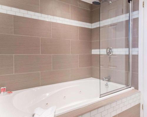 Bilik Mandi, Econo Lodge Downtown in Ottawa (ON) Bilik Mandi, Econo Lodge Downtown in Ottawa (ON)