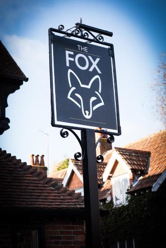 Pohled zvenku, The Fox in Crawley Pohled zvenku, The Fox in Crawley