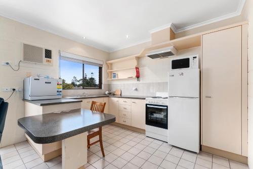 cuina, Allambi Holiday Apartments in Lakes Entrance cuina, Allambi Holiday Apartments in Lakes Entrance