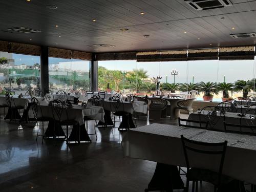 Fuajee, Holiday Suites Hotel & Beach Resort in Jounieh Fuajee, Holiday Suites Hotel & Beach Resort in Jounieh