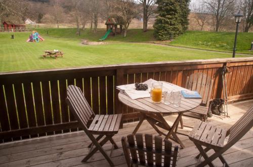 Balcony/terrace, River Edge Lodges in Forgandenny Balcony/terrace, River Edge Lodges in Forgandenny
