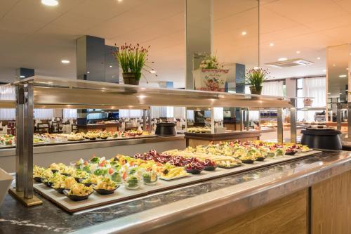 Food and beverages, Hotel H TOP Palm Beach and SPA in Lloret De Mar Food and beverages, Hotel H TOP Palm Beach and SPA in Lloret De Mar