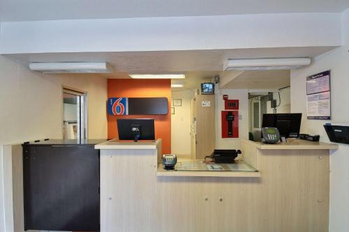 Előcsarnok, Motel 6 San Marcos, TX in San Marcos (Texas) Előcsarnok, Motel 6 San Marcos, TX in San Marcos (Texas)