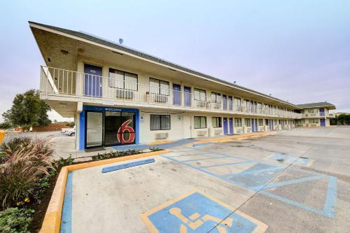 Motel 6-San Marcos, TX in Taylor