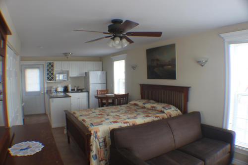 Dolan's Gold House in Pictou (NS) Dolan's Gold House in Pictou (NS)