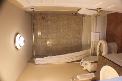 Kamar Mandi, Dolan's Gold House in Pictou (NS) Kamar Mandi, Dolan's Gold House in Pictou (NS)