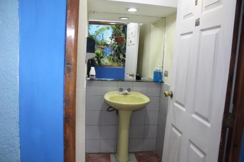 Bathroom, hotel kasa kamelot 2 in Quetzaltenango Bathroom, hotel kasa kamelot 2 in Quetzaltenango
