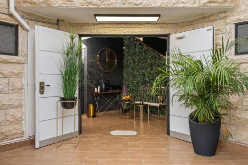 Lobby, Hotel La Finca - Luxury Suites Hotel in Beer Sheva Lobby, Hotel La Finca - Luxury Suites Hotel in Beer Sheva