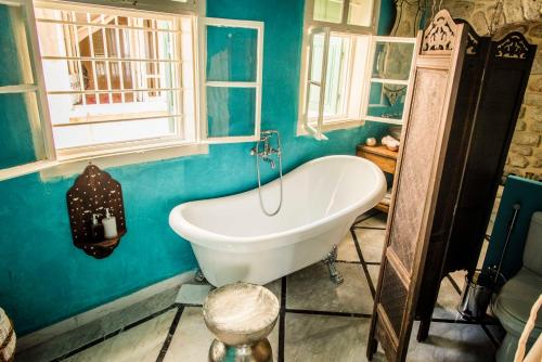 Dar Camelia in Sour Dar Camelia in Sour