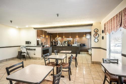Food and beverages, Super 8 by Wyndham Galesburg in Galesburg (IL) Food and beverages, Super 8 by Wyndham Galesburg in Galesburg (IL)