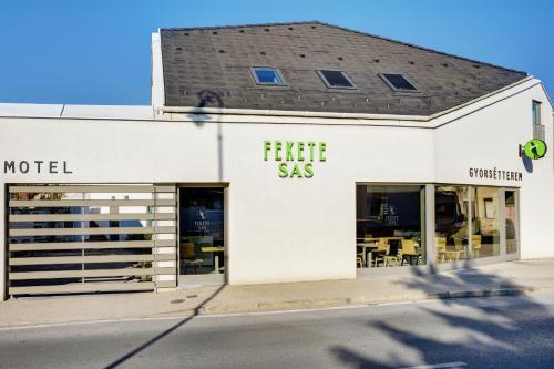 Exterior view, Fekete Sas Motel in Esztergom Exterior view, Fekete Sas Motel in Esztergom